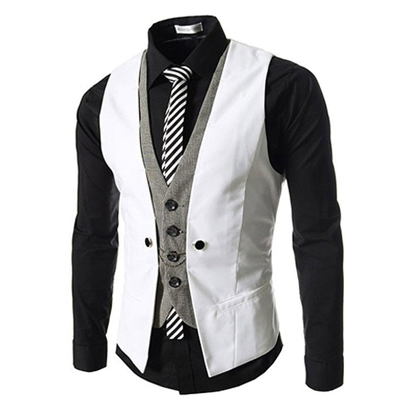 Nærbilde av knapper og lommer på elegant slim fit dressvest for menn.