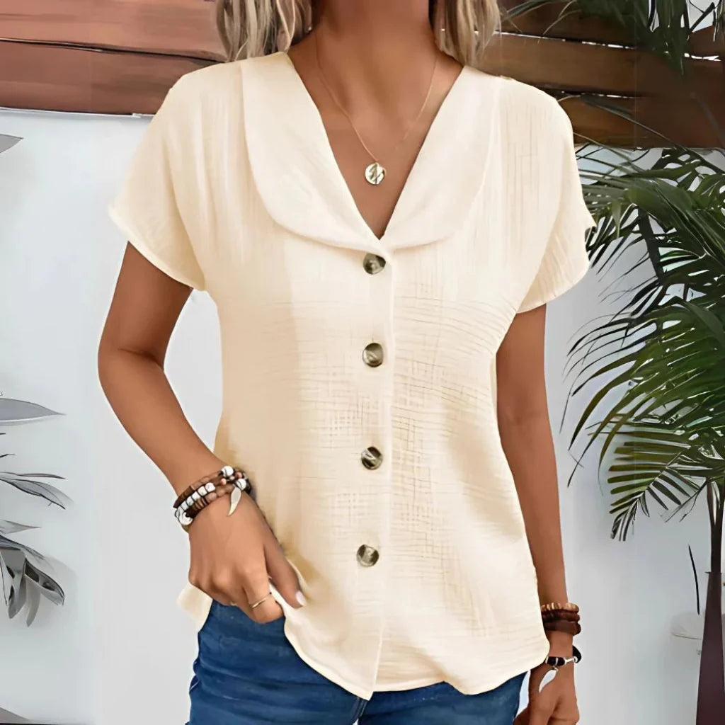 Stilren sommerbluse for kvinner med V-hals. Elegant og feminin topp med puffermer, et must for sommergarderoben.