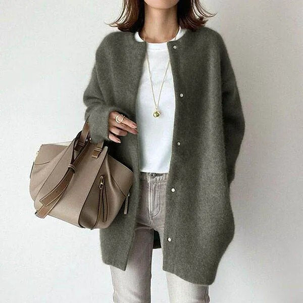 Klassisk strikket cardigan for kvinner med knapper, passer både elegant og hverdagsbruk.