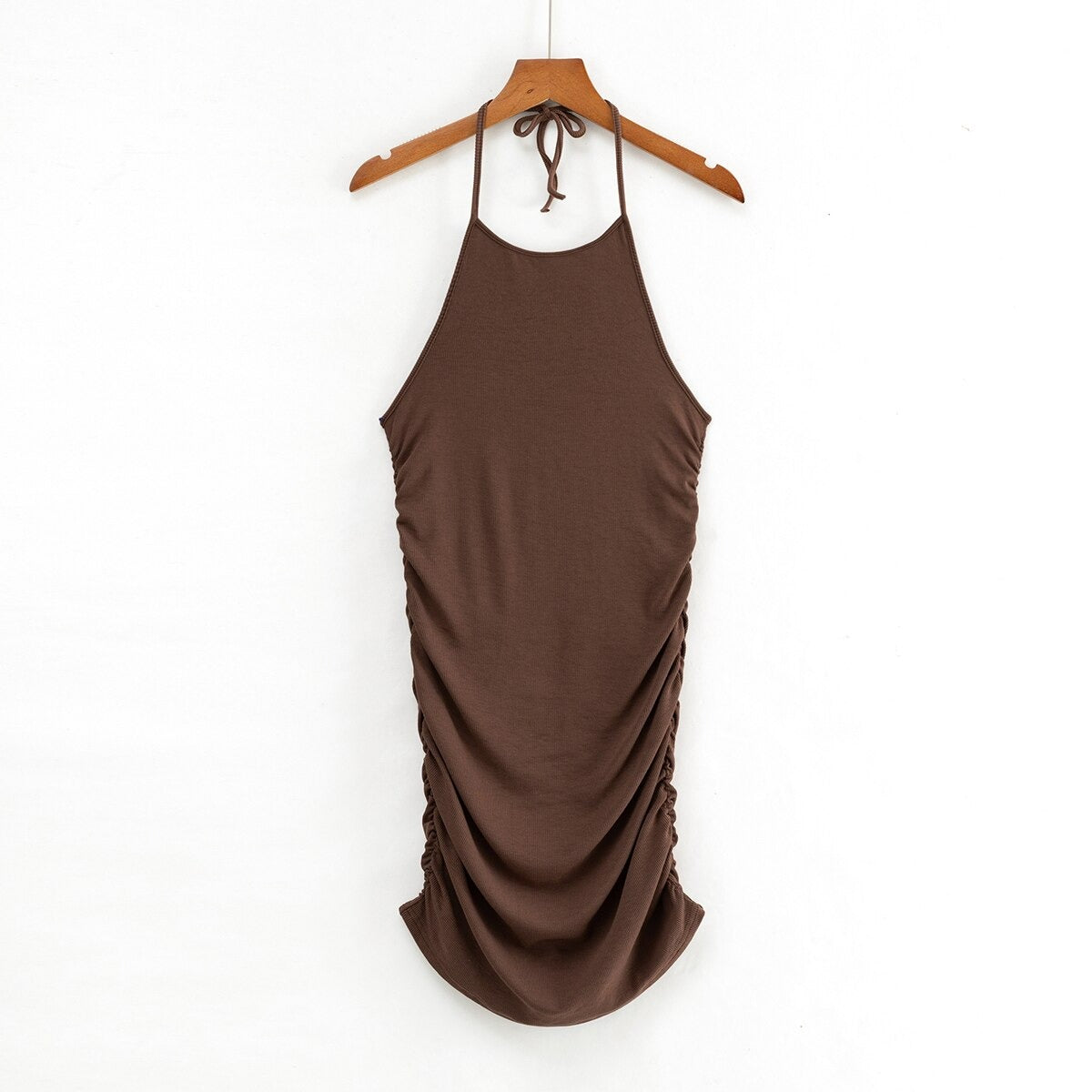 Dame bodycon kjole med smigrende passform og tynne stropper. Perfekt som sexy festkjole eller kveldsantrekk.