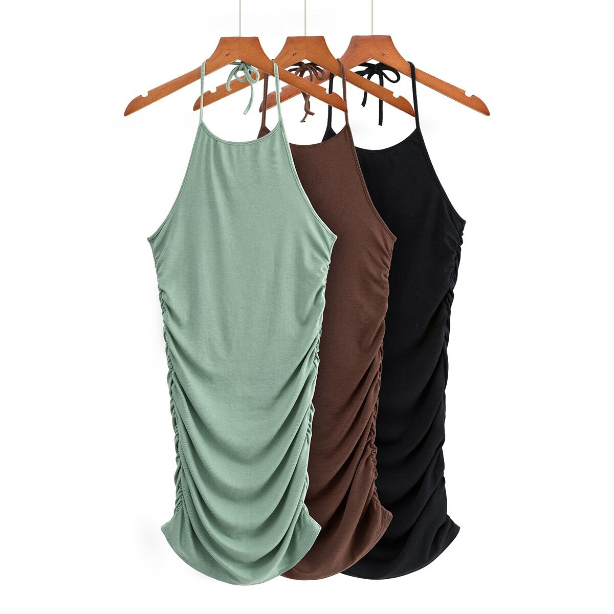 Sexy bodycon festkjole som fremhever kurvene. Svart damekjole med tynne stropper, ideell for kveldsbruk.