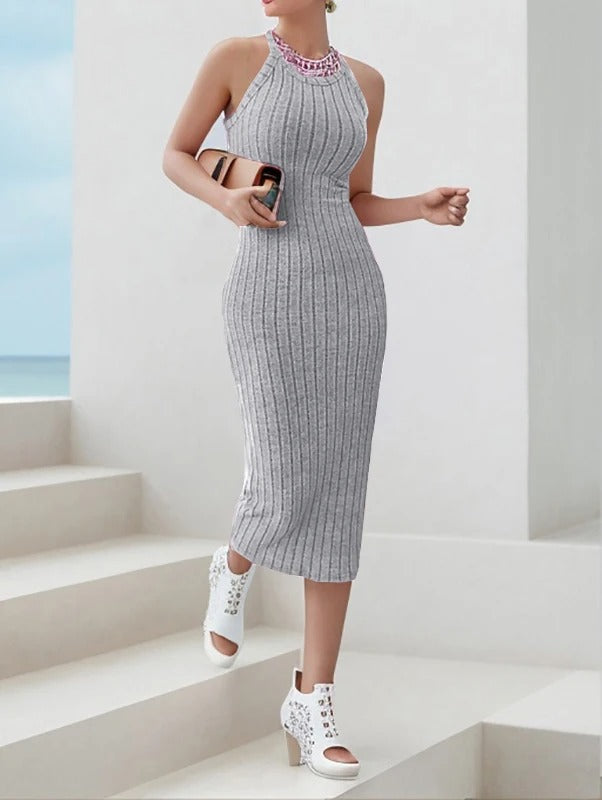 Elegant og slankende bodycon kjole med halterneck for kvinner, ideell for selskap og fest.