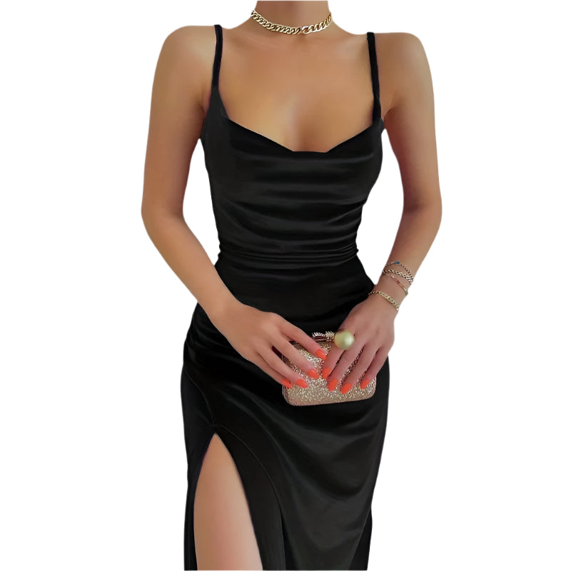 Elegant svart bodycon kjole med høy fente og rynker for fest og kveldsbruk.