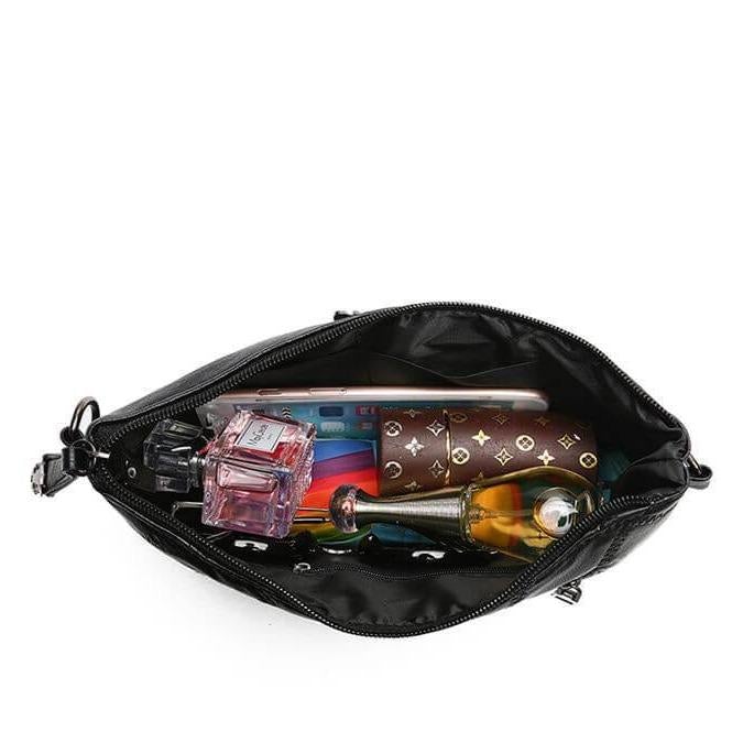 Svart clutchveske i moderne design; perfekt håndveske med justerbar crossbody-stropp for trendsettende kvinner.