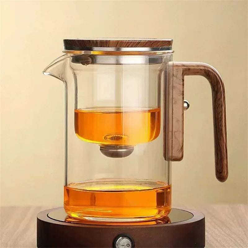 Få perfekt løs te med denne elegante tekannen og infuseren, et must for alle teelskere.