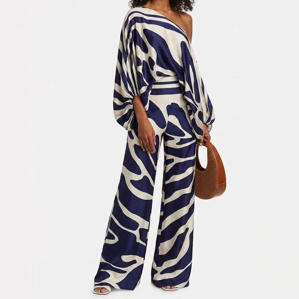 Todelt satengsett for kvinner, offshoulder topp og bukser. Elegant, komfortabelt og trendy vår/sommer mote.