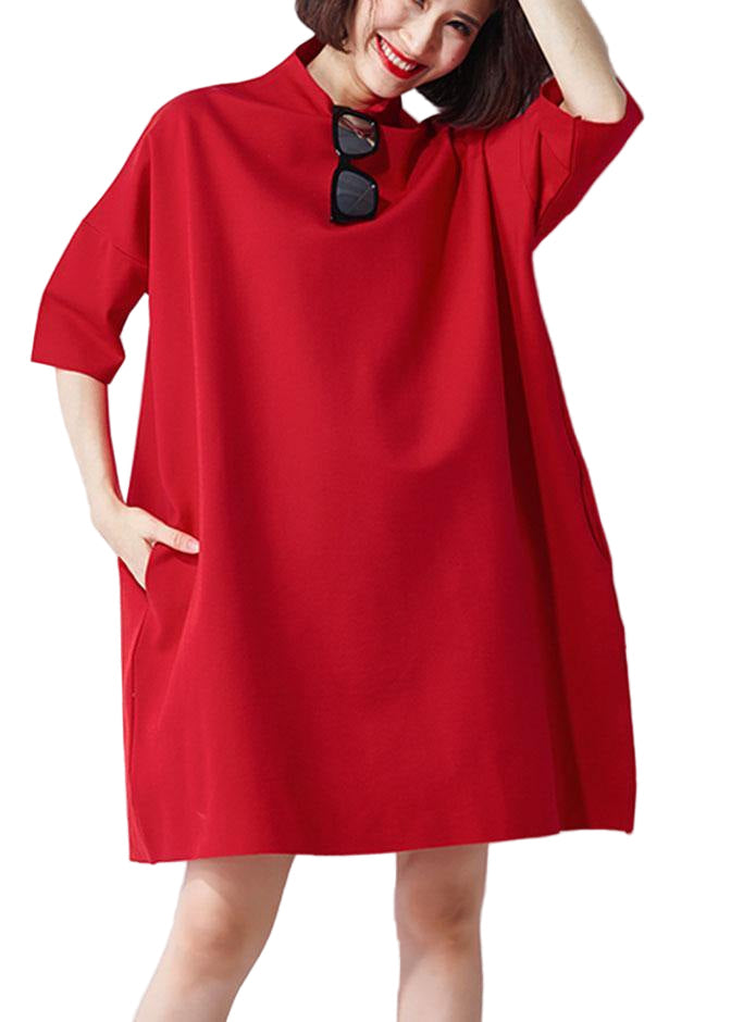 Elegant turtleneck kjole for damer med halve ermer. Løs passform, perfekt som sommerkjole eller festkjole.