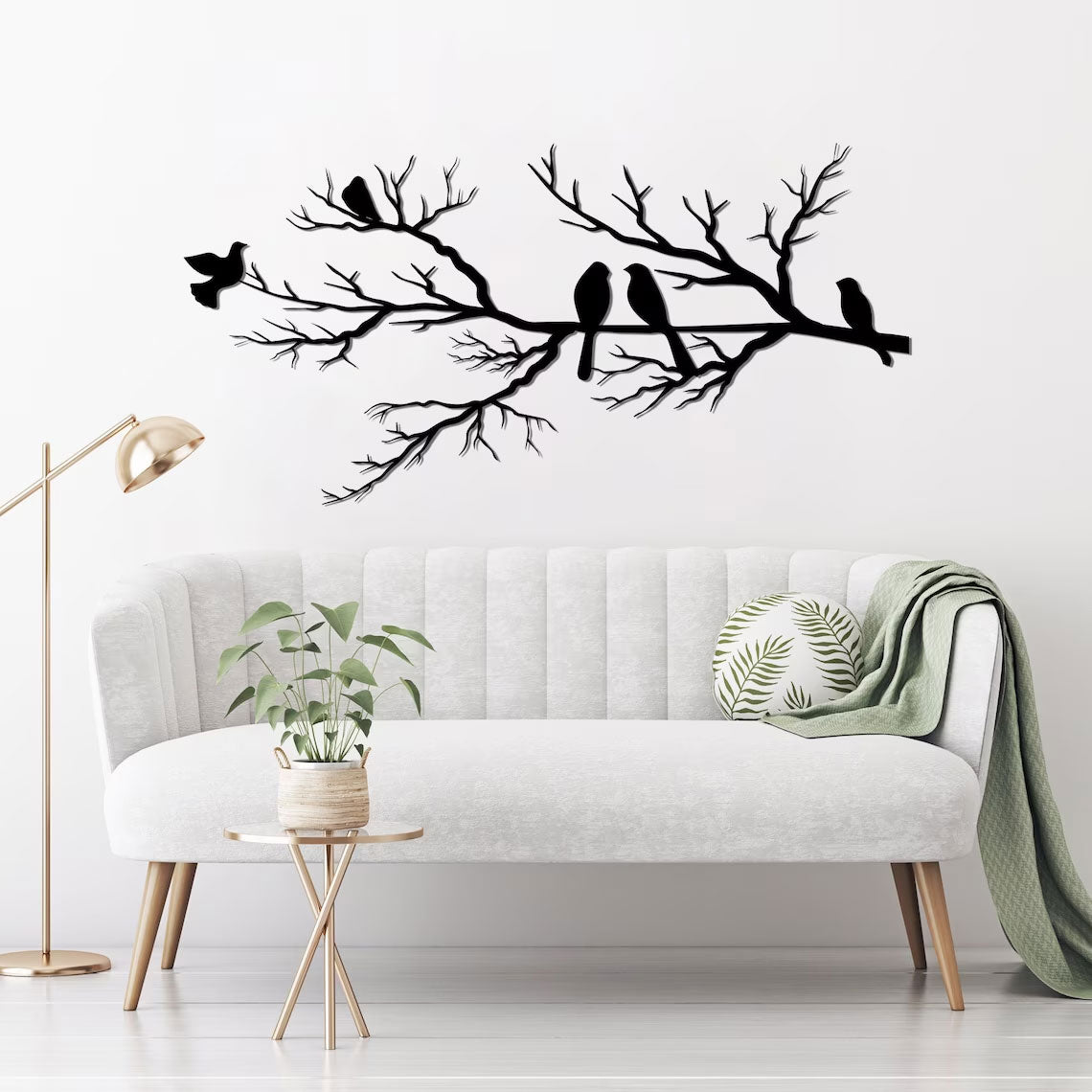 Moderne veggkunst i svart metall med flygende fugler. Ideell for minimalistisk eller rustikk dekor.