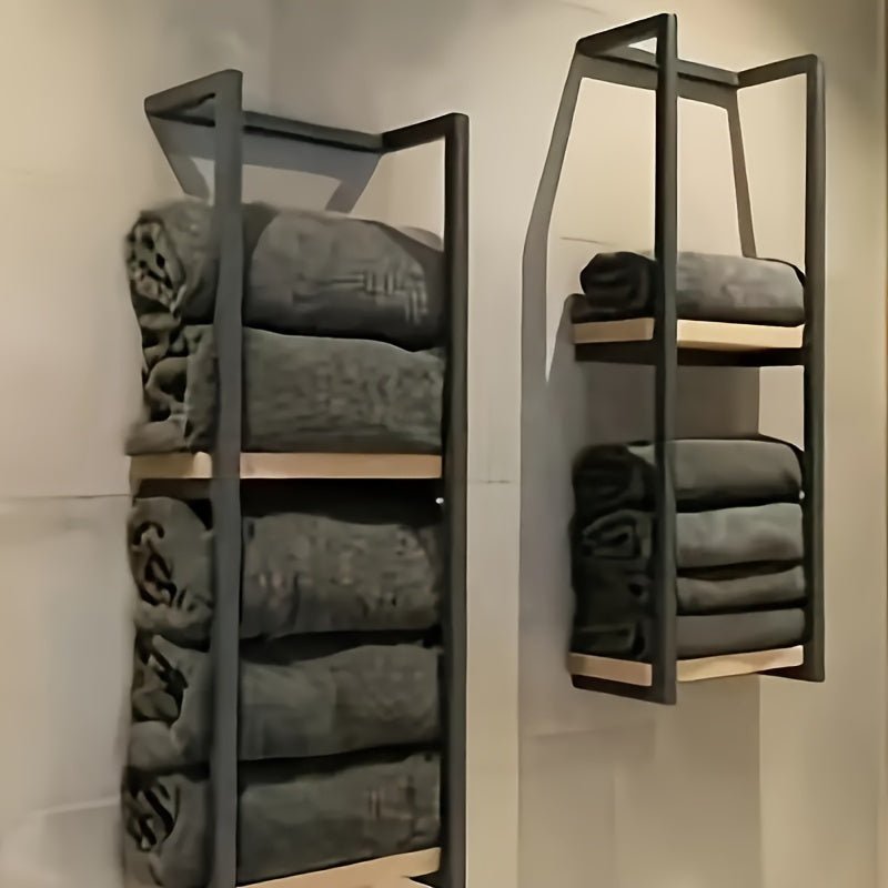 Nærbilde av elegant vegghåndkleholder. Moderne baderomstilbehør for enkel oppheng.
