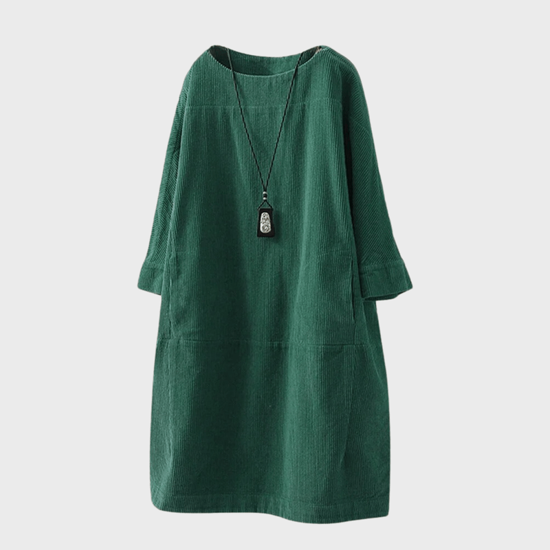 Detalj av halslinje på klassisk vintage velour midi kjole. Tidløs damekjole med elegant snitt og komfort.