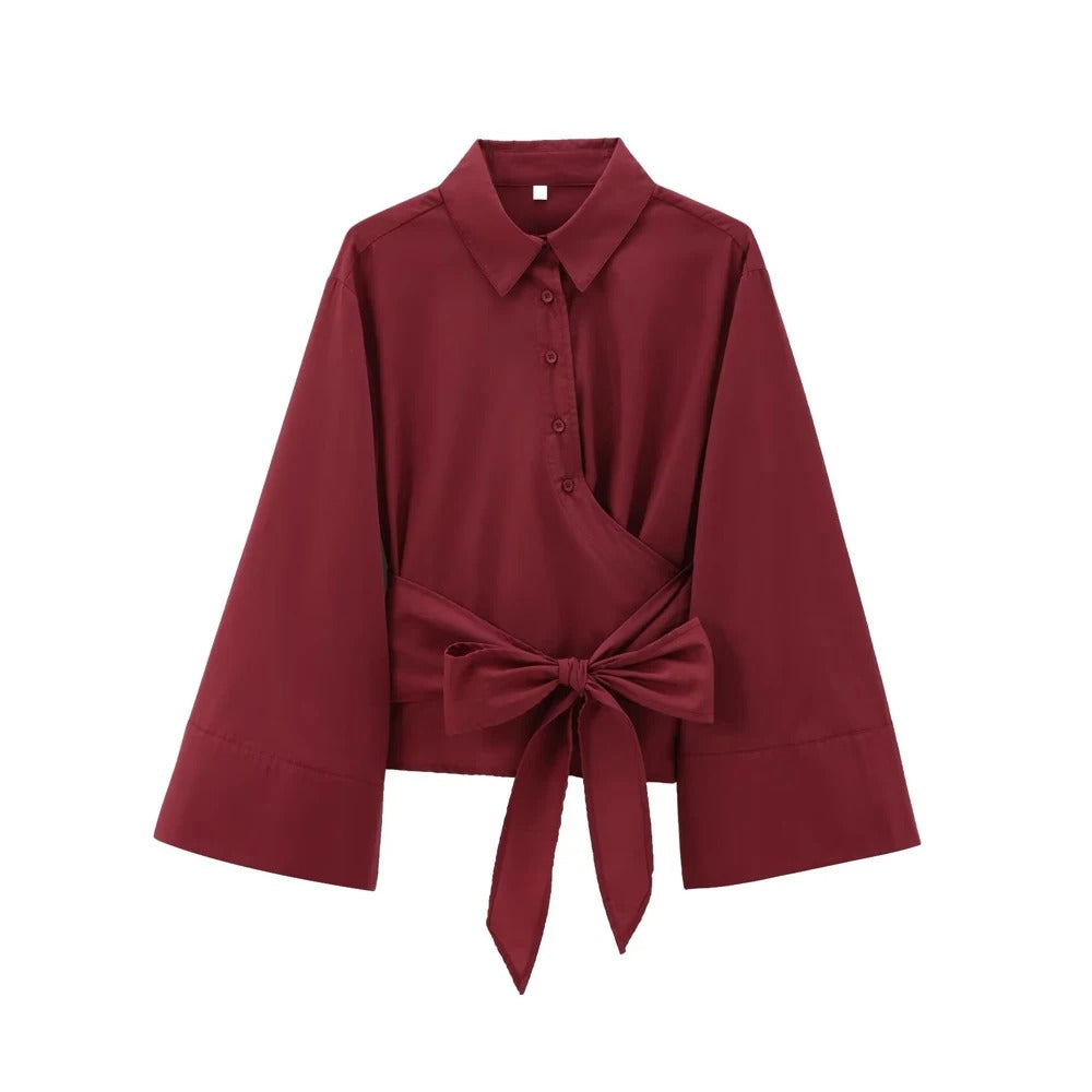 Detailaufnahme des Stoffes der Damen Kimonobluse, weich und atmungsaktiv, ideal für Freizeitlooks