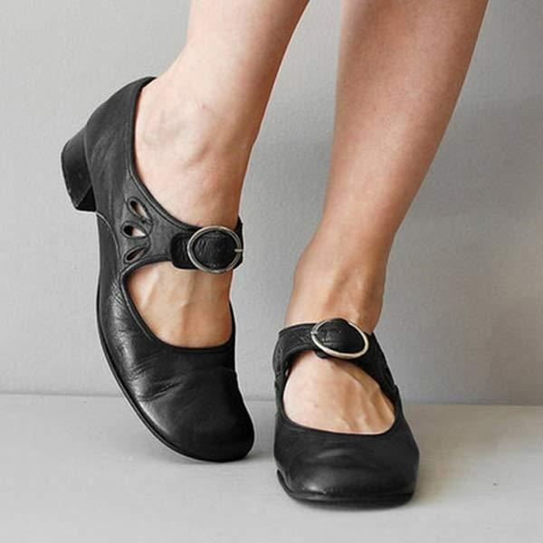 Komfortable slip-on lav hæl sko for kvinner. Elegant mote for hverdag, jobb og fest. Klassisk fottøy.