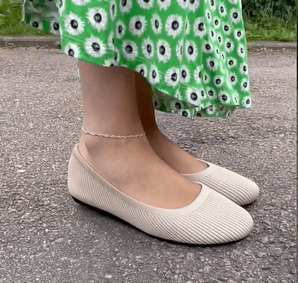 Sorte ballerinasko for dame med dekorativ sløyfe, stilige flats som kombinerer komfort og eleganse.