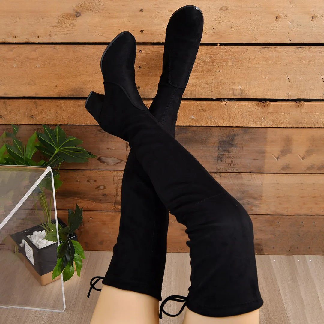Vinter- og høststøvler: Svarte over-the-knee kvinneboots med trendy blokkhæl og spiss tå for elegant stil.