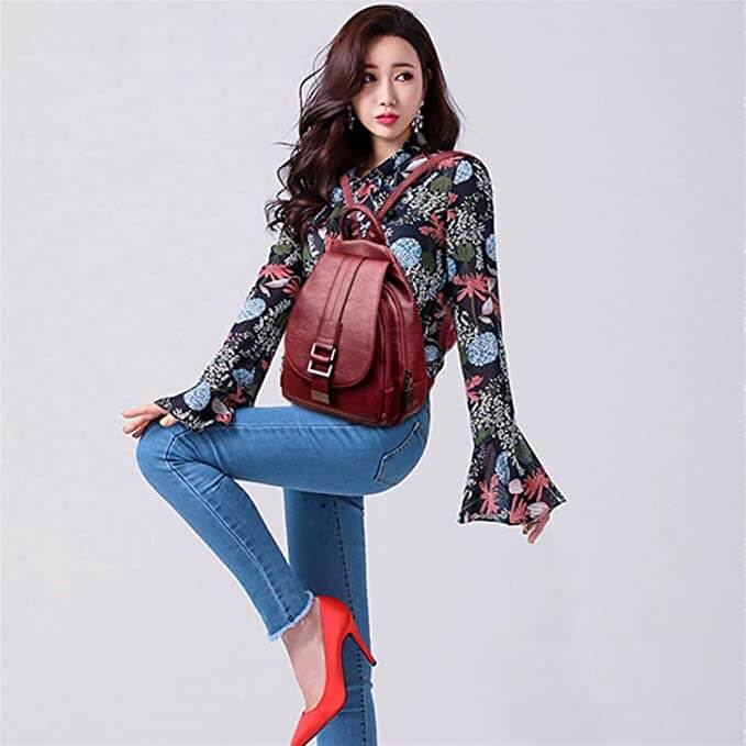 Damen Lederrucksack von der Seite, zeigt schmale Silhouette und hochwertige Verarbeitung