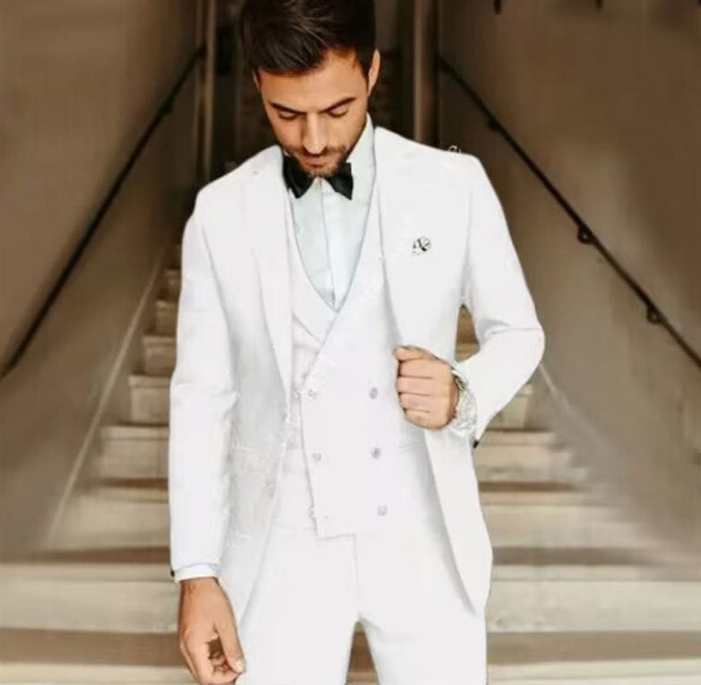 Edle Herrenmode: 3-Teiler Anzug in Anthrazit mit stilvollem Blazer, Weste und Anzughose.