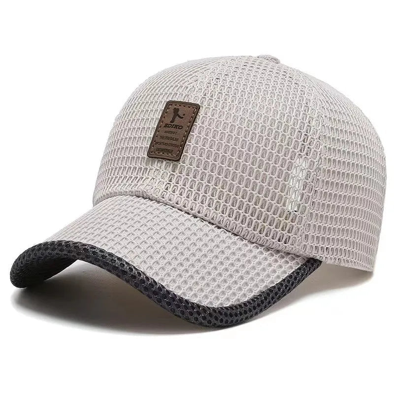Unisex sommerlue i lys beige, med god ventilasjon og fukttransporterende egenskaper, perfekt for varme dager.