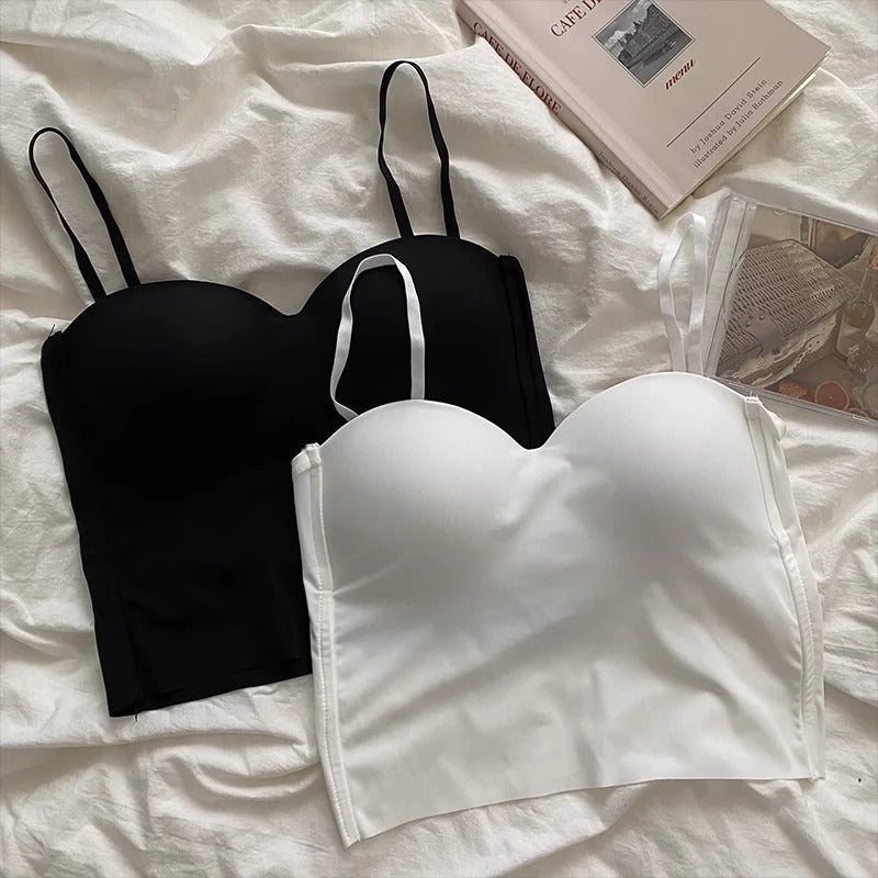 Myk ensfarget cropped topp for kvinner, perfekt som singlet eller komfortabelt underplagg.