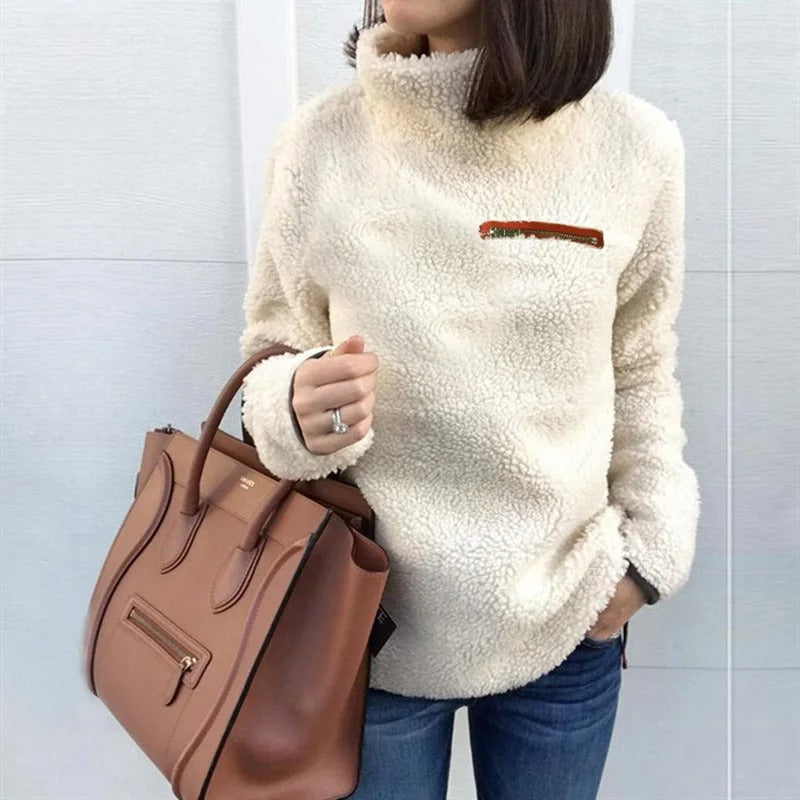 Klassisk ensfarget damegenser i plysj, varm turtleneck for tidløs vinterstil.