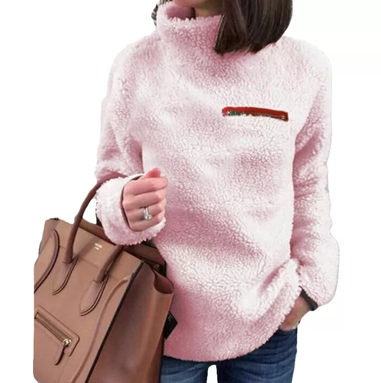 Myk og varm damegenser i plysjmateriale, med turtleneck design for kalde vinterdager.