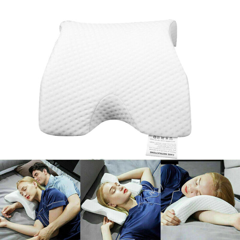 Komfortabel memory foam pute som lindrer nakkesmerter og ryggsmerter, fremmer dypere søvn.