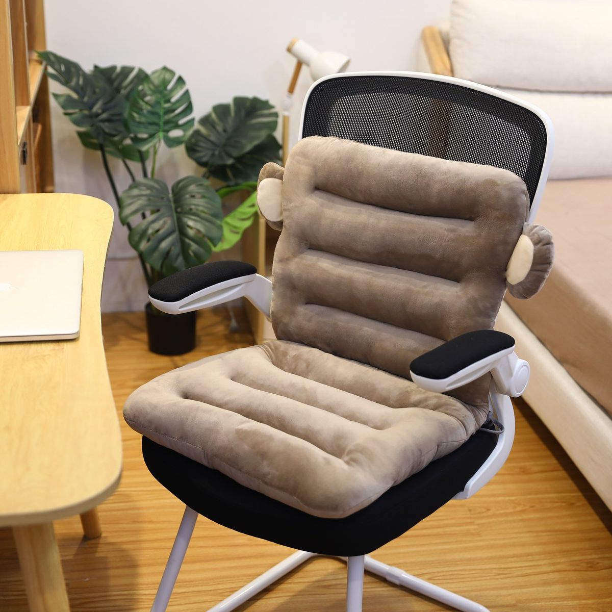 Smertefri sitting med ergonomisk støttepute. Gir ryggstøtte og setestøtte for maksimal komfort og velvære.