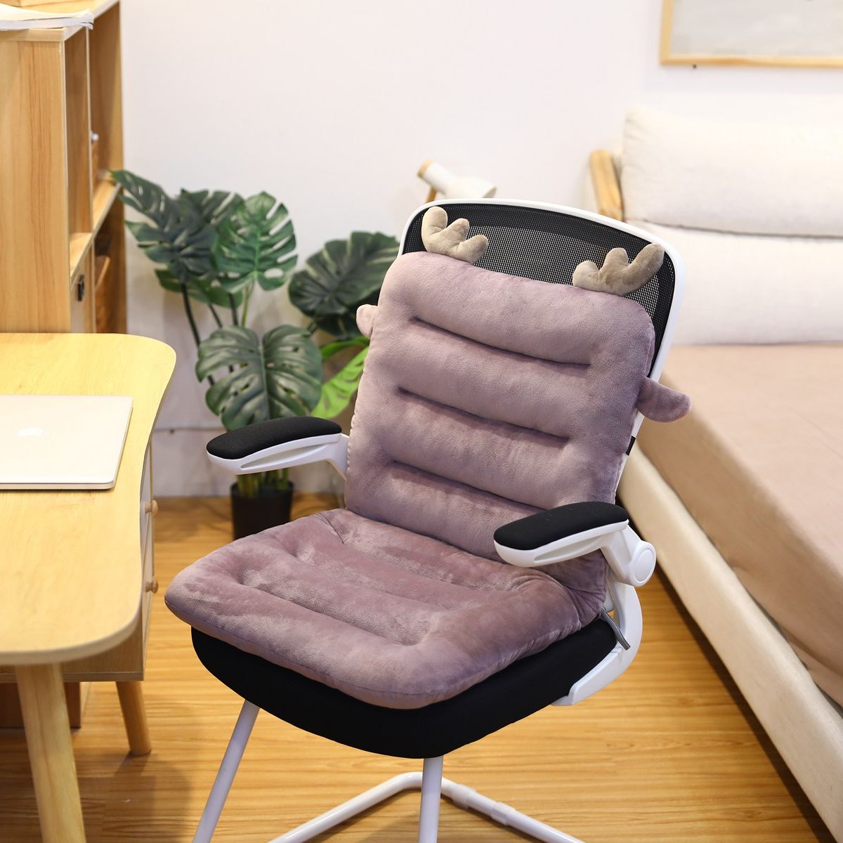 Allsidig ergonomisk pute gir komfortabel sittestilling. Sittepute for kontor, bil og hjem, fremmer god holdning.