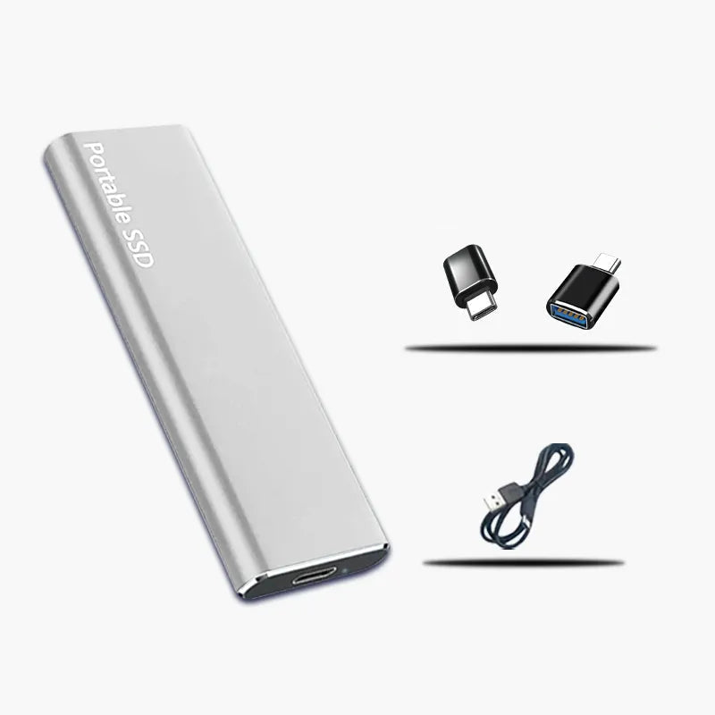 Detaljbilde av den eksterne 4TB harddisken, viser USB-C-port og kompakt kabinett.