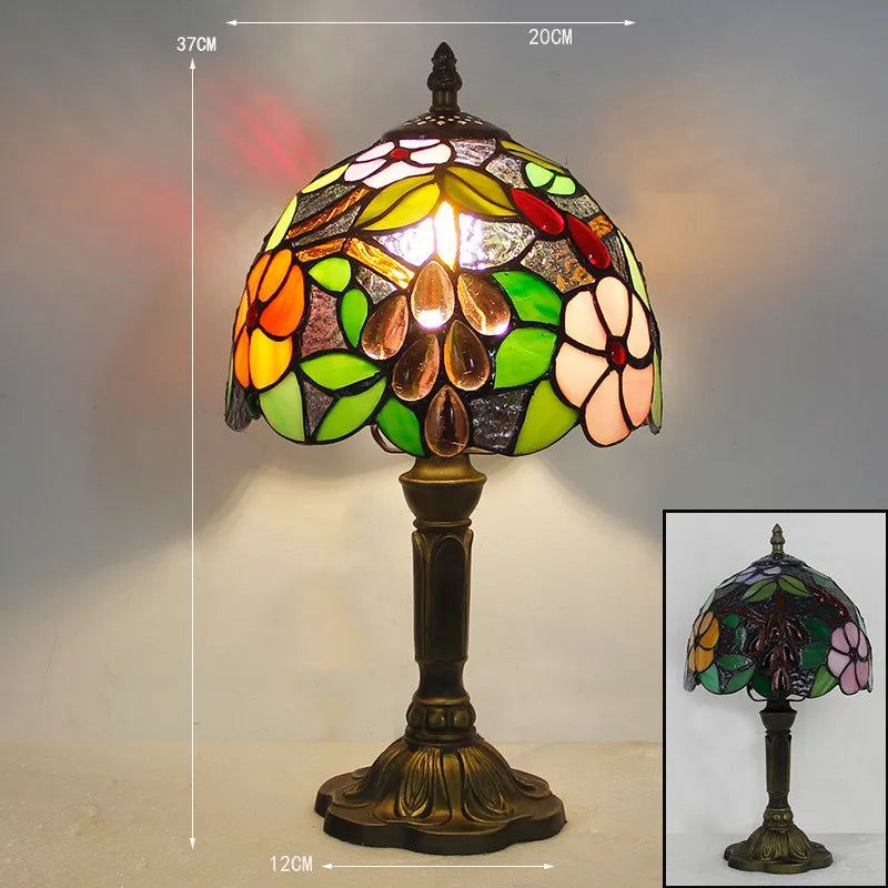 Dekorativ bordlampe i fargerik Tiffany-stil med fleksibel hals, gir vakkert stemningslys.