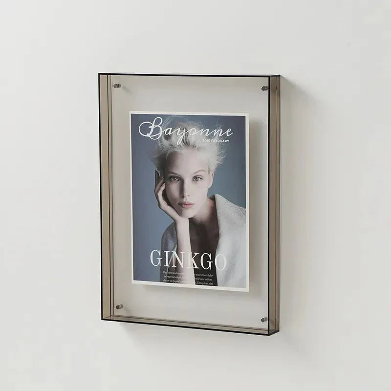 Detaljert bilde av fotoramme i livlig farge, med glatt finish. Kvalitetsprodukt for å ramme inn minner.