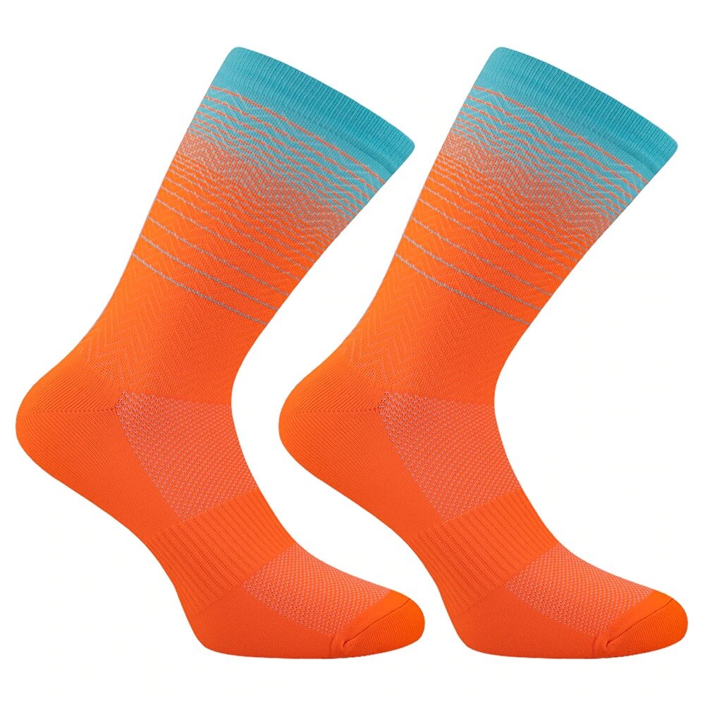 Fargerike sokker i moderne design, perfekte for athleisure-stilen.
