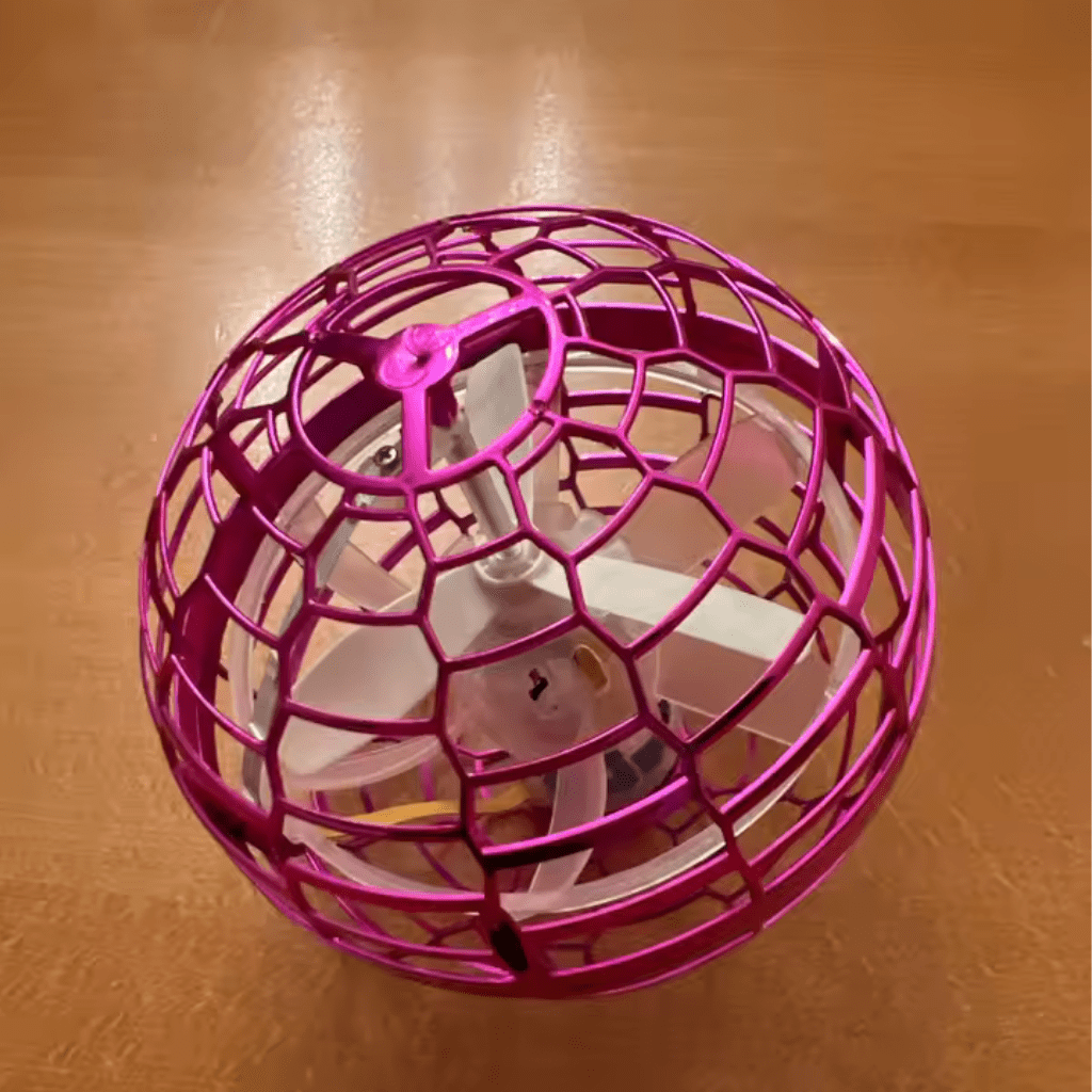 Fargerik sveveball med LED-belysning, et spennende og oppladbart leketøy for hele familien.