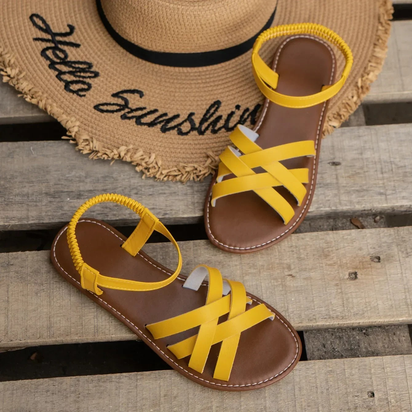 Strandklare slip-on sandaler med elastisk stropp for kvinner; lett og stilfull.