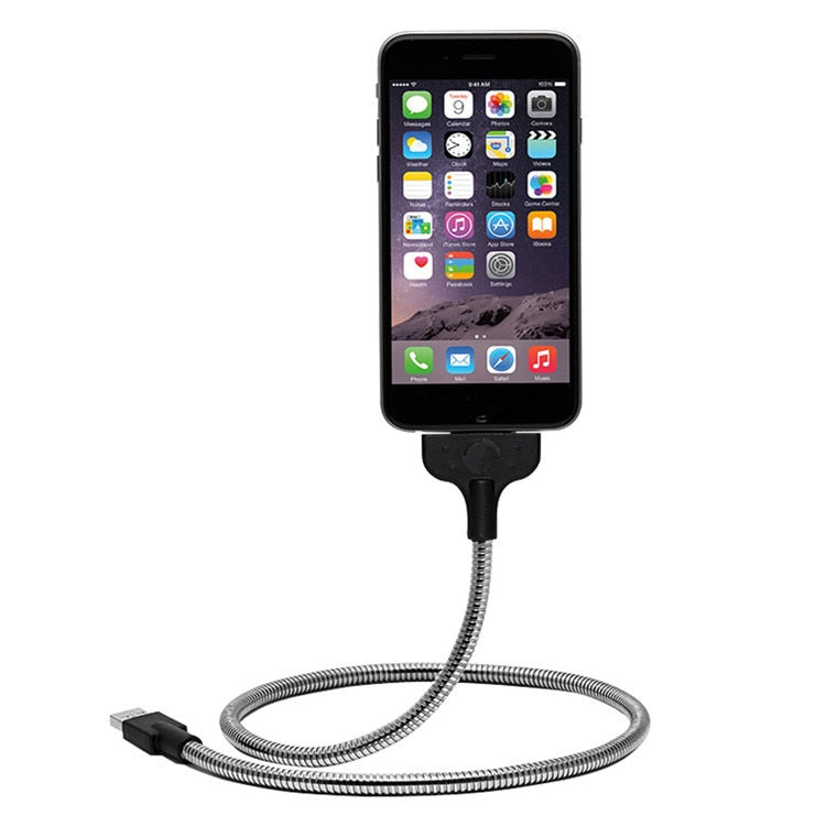 Fleksibel ladekabel og telefonstativ i sølv for universell smarttelefonbruk.