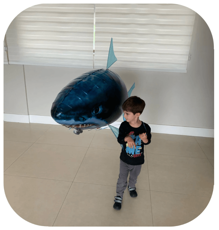 RC flyvende hai for barn. Spennende fjernkontroll leke som en helium ballong.