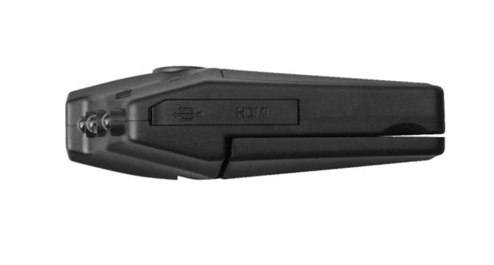 Kompakt Full HD bil dashcam holdt i hånden. Ideelt biltilbehør for videoopptak og sikkerhet.