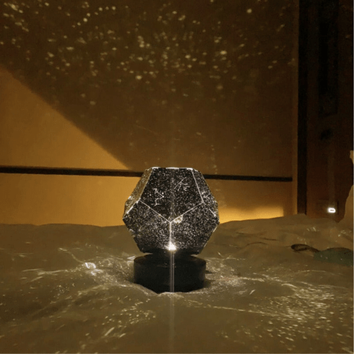 LED galakseprojektor for hjemmet, skaper en dynamisk stjernehimmel og fargerikt univers. Ideell for romdekorasjon.