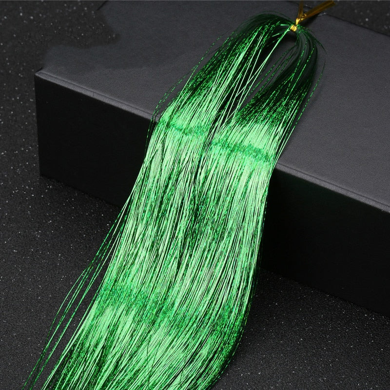 Festklar tinsel extension, gir et glamorøst og iøynefallende glitterhår.