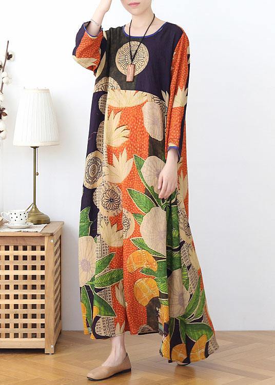 Nærbilde av grønt/svart mønster på dame sommerkjole. Viser detaljer i stoffet.
