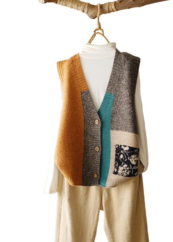 Gul og mørkeblå strikket strandvest med v-hals for damer, perfekt for sommerdager og strandmote.