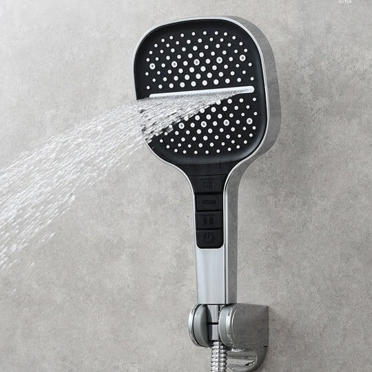 Elegant sølv håndholdt dusjhode med 7 justerbare spraymoduser. Forbedrer ditt baderom med stil og funksjon.