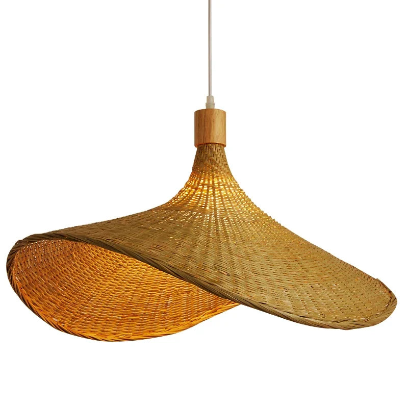 Elegant, klokkeformet bambus pendellampe med rustikk finish for moderne boho interiør.