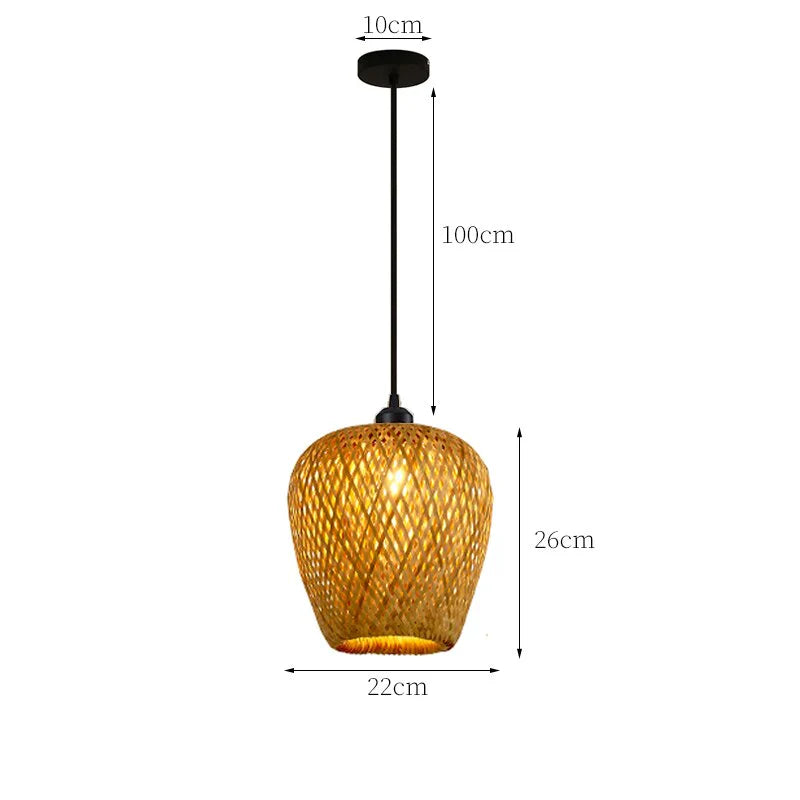 Dekorativ rotanlampe for innbydende stemning. Ideell for gang eller entré.