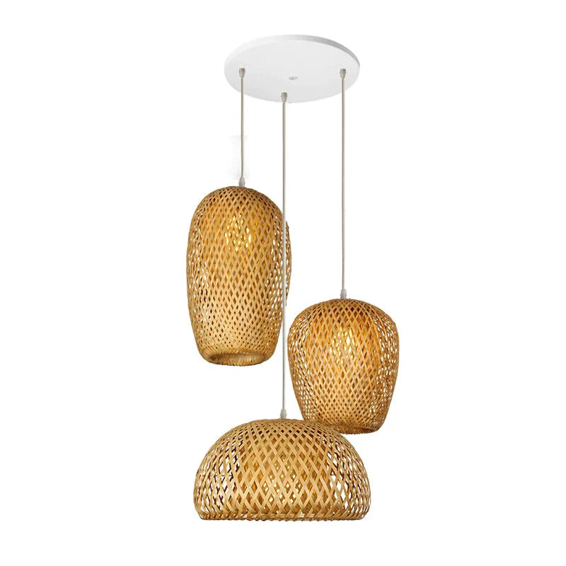 Essensiell rotanlampe for bohointeriør, gir naturlig og varm belysning.