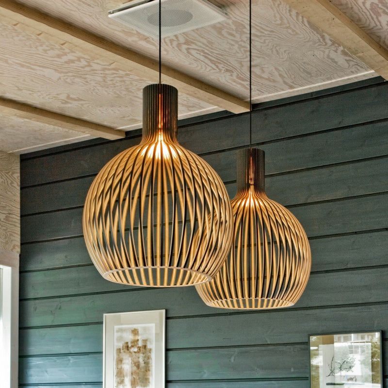 Håndlaget design trelampe, pendel. Justerbar høyde. Passer inn i ulike interiørstiler.