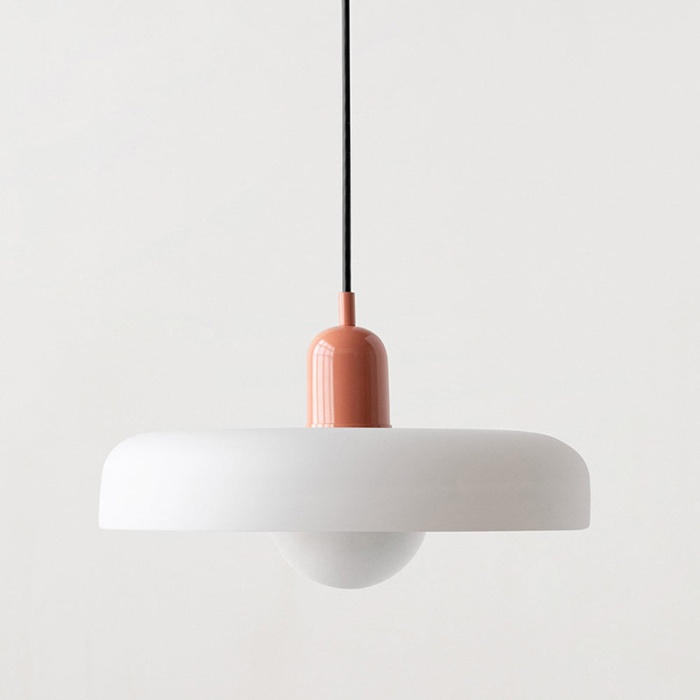 Belysning med fargespill, dekorativ taklampe for et stilfullt soverom.