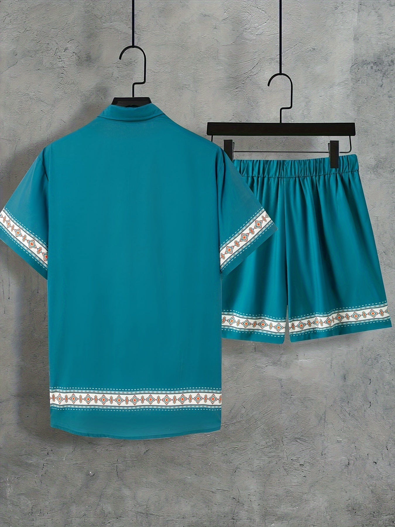 Komplett herre boho sommersett: kortermet skjorte og shorts i løs passform for maksimal komfort.