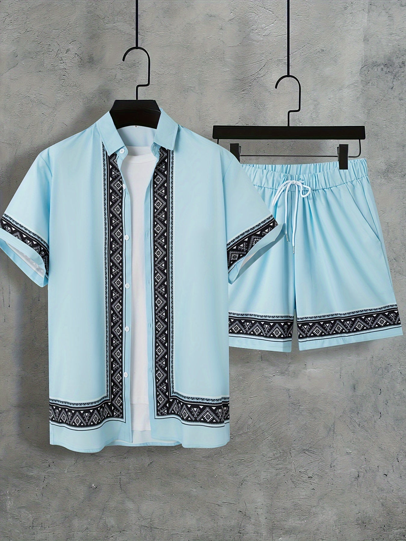 Herremote: pustende herre sommersett i boho stil. Inkluderer kortermet skjorte og behagelig shorts.