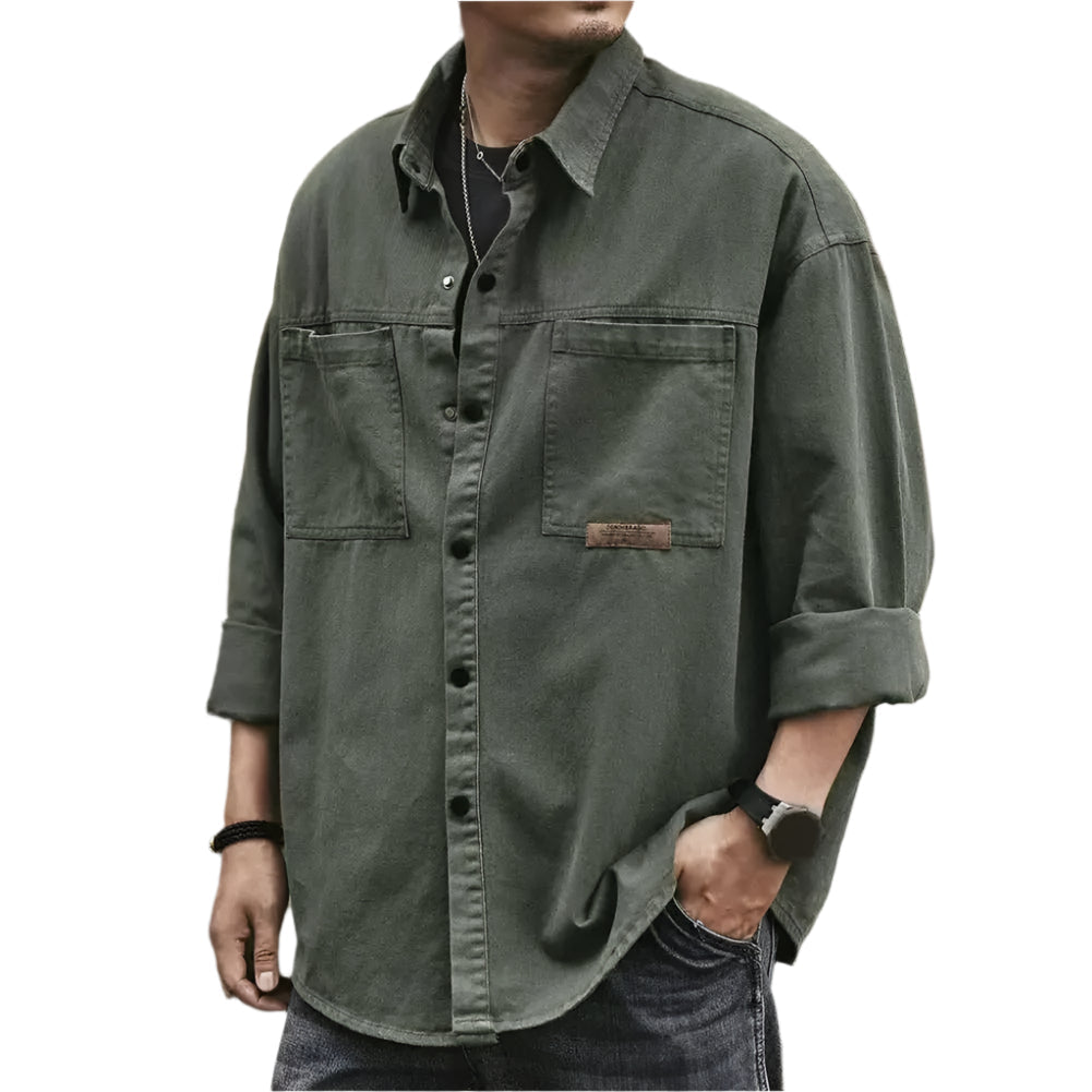 Herre bomullsskjorte i vintagestil med button-up. Avslappet passform, lange ermer, perfekt hverdagsskjorte.