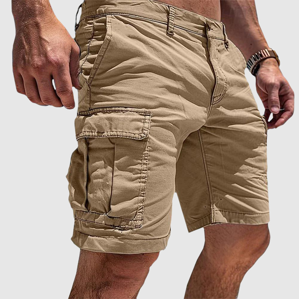 Bakside av herre cargo bermuda shorts, designet for aktiv komfort. Holdbare og komfortable fritidsshorts i knelengde.